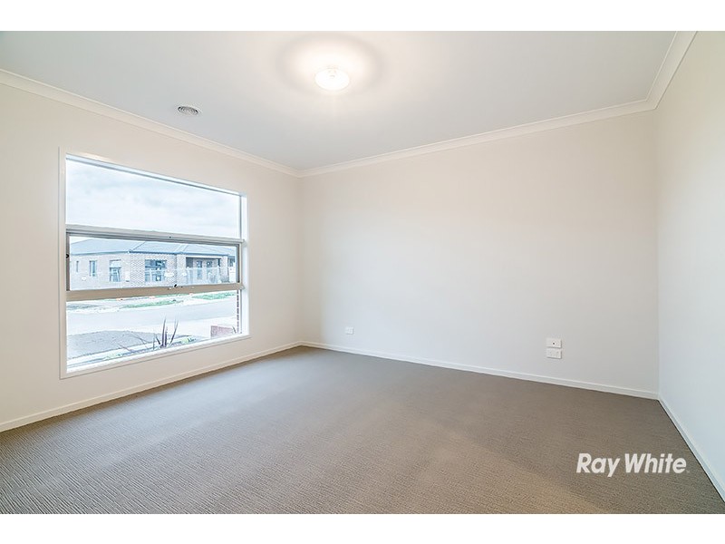 20 Almondbank Road, Cranbourne East VIC 3977