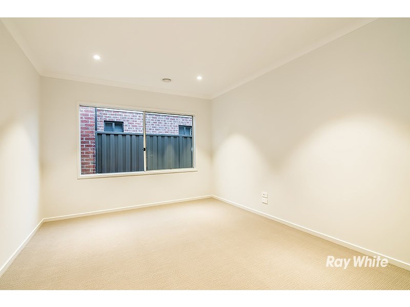 20 Almondbank Road, Cranbourne East VIC 3977