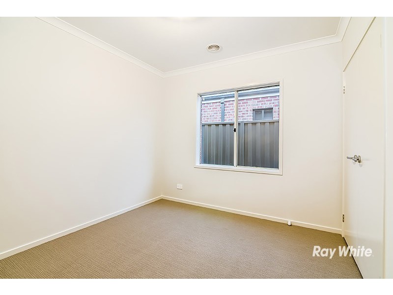 20 Almondbank Road, Cranbourne East VIC 3977