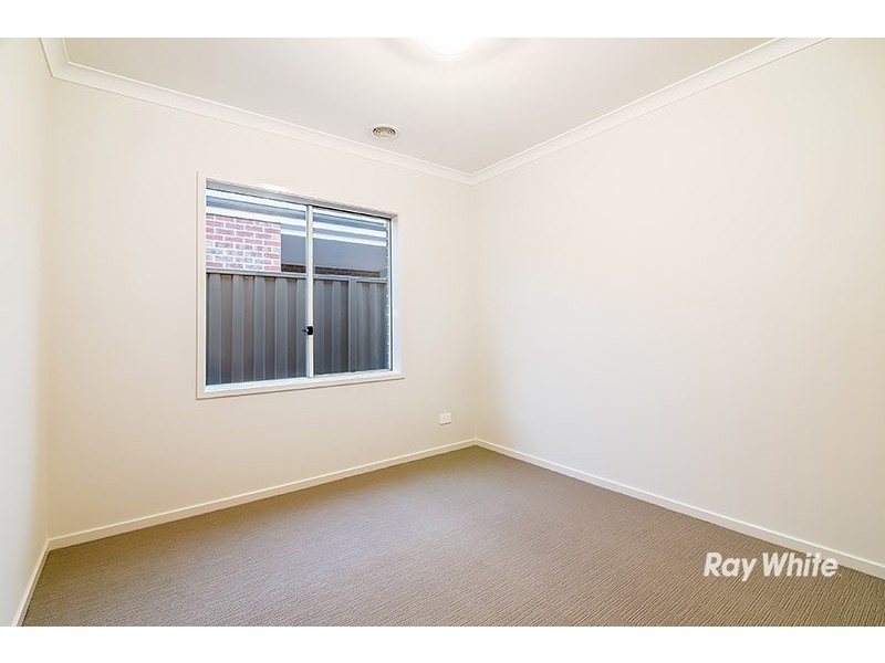 20 Almondbank Road, Cranbourne East VIC 3977