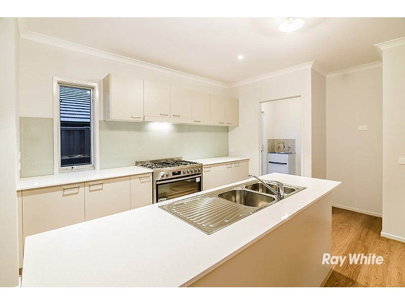 20 Almondbank Road, Cranbourne East VIC 3977