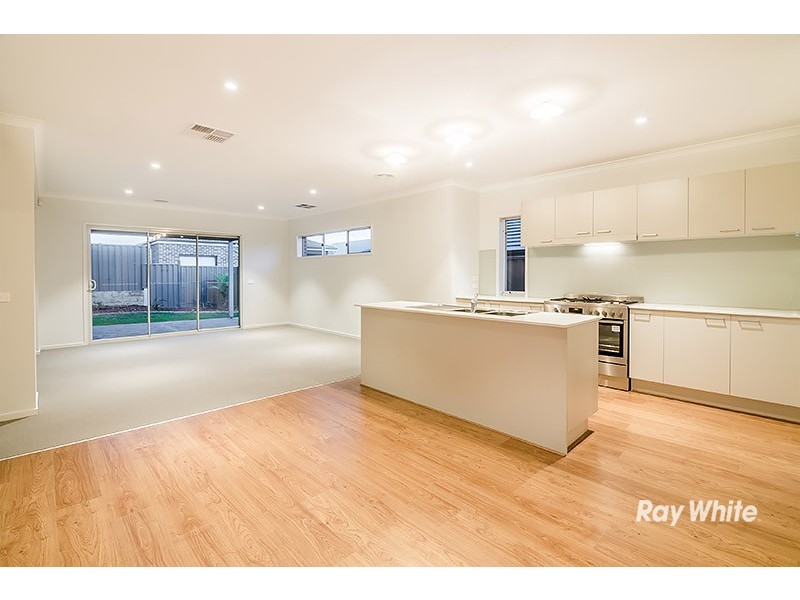 20 Almondbank Road, Cranbourne East VIC 3977