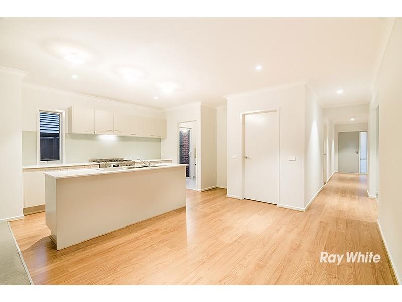 20 Almondbank Road, Cranbourne East VIC 3977