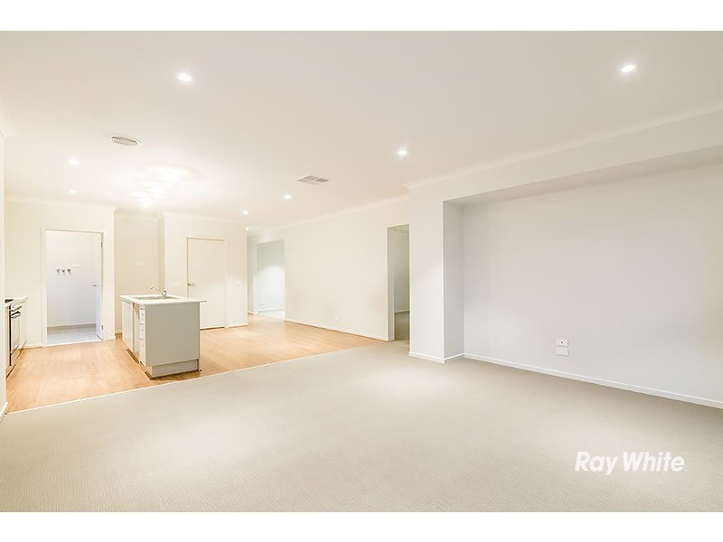 20 Almondbank Road, Cranbourne East VIC 3977