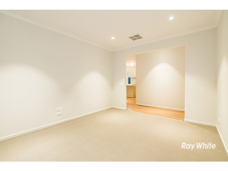 20 Almondbank Road, Cranbourne East VIC 3977