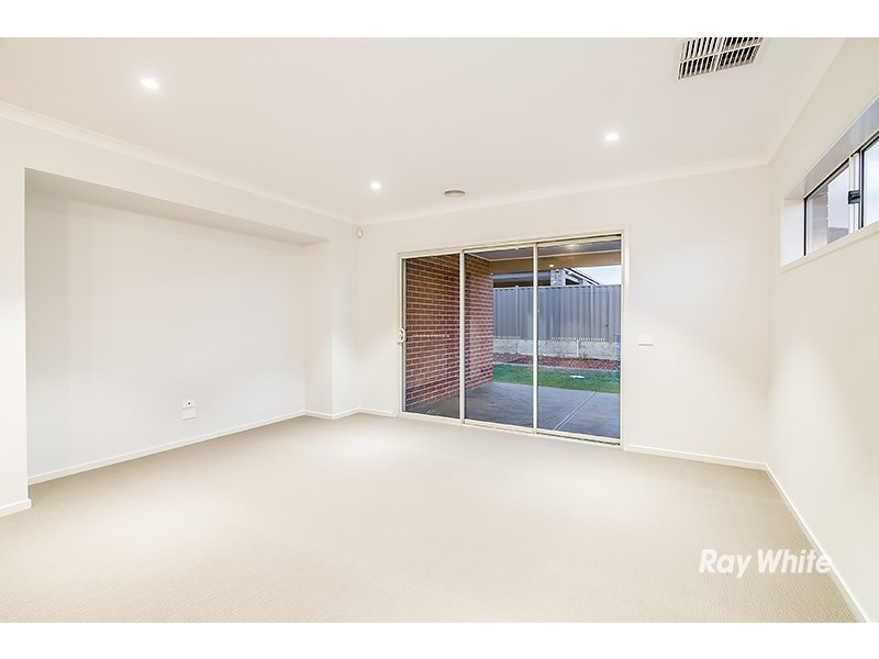 20 Almondbank Road, Cranbourne East VIC 3977