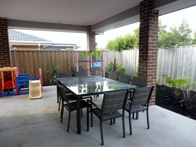 14 Ercildoune Court, Cranbourne West VIC 3977