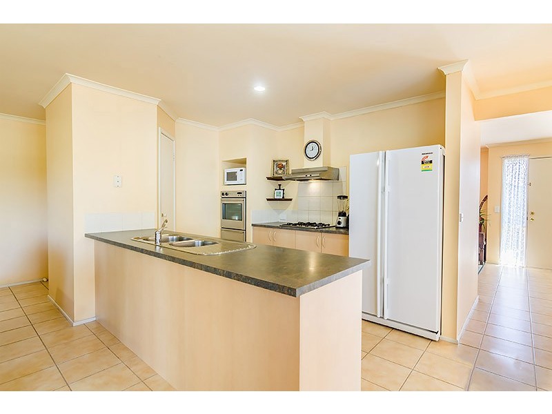 1 Michaelia Close, Cranbourne West VIC 3977