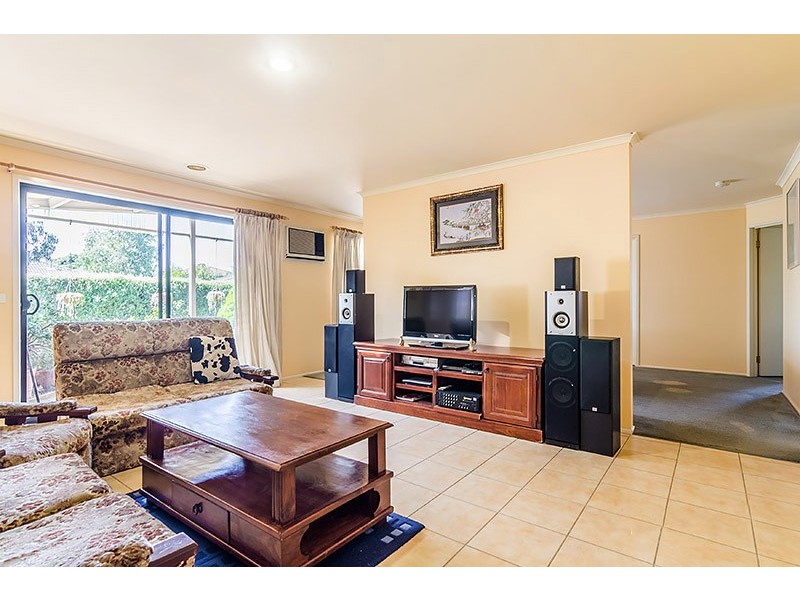 1 Michaelia Close, Cranbourne West VIC 3977
