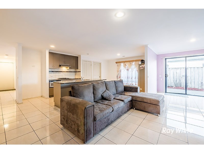 6 Rose Bush Court, Lyndhurst VIC 3975