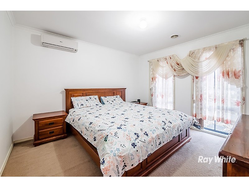 6 Rose Bush Court, Lyndhurst VIC 3975