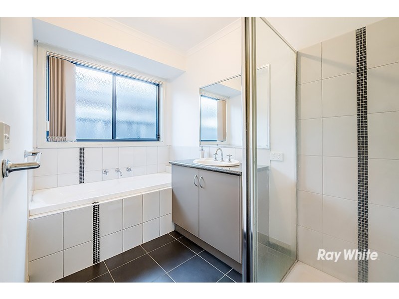 6 Rose Bush Court, Lyndhurst VIC 3975