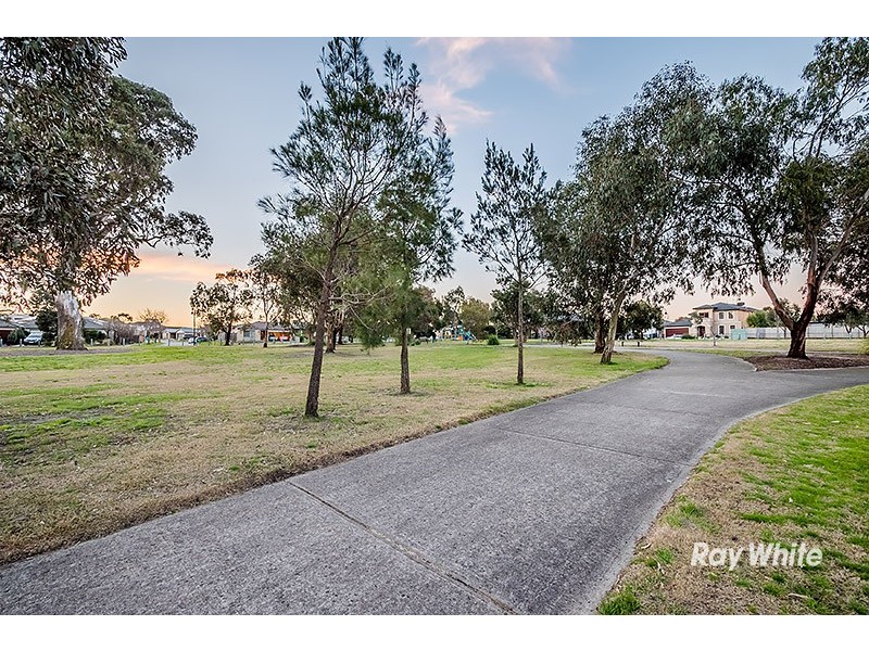 6 Rose Bush Court, Lyndhurst VIC 3975