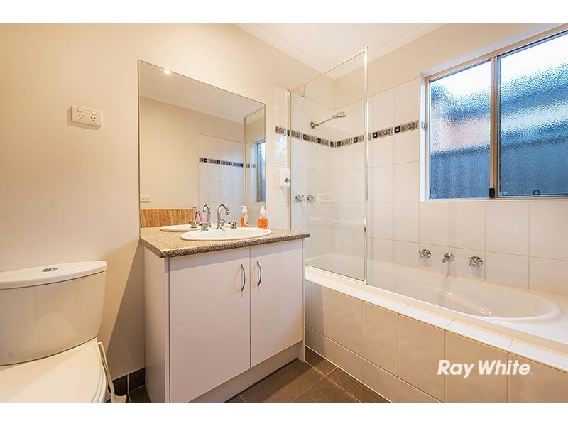 54 Greenaway Terrace, Cranbourne East VIC 3977