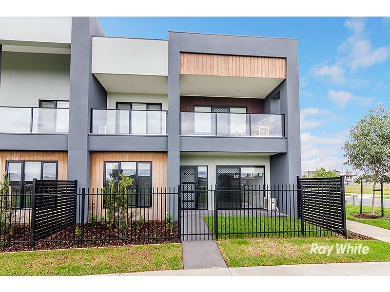 1 Doonhamer Place, Clyde North VIC 3978