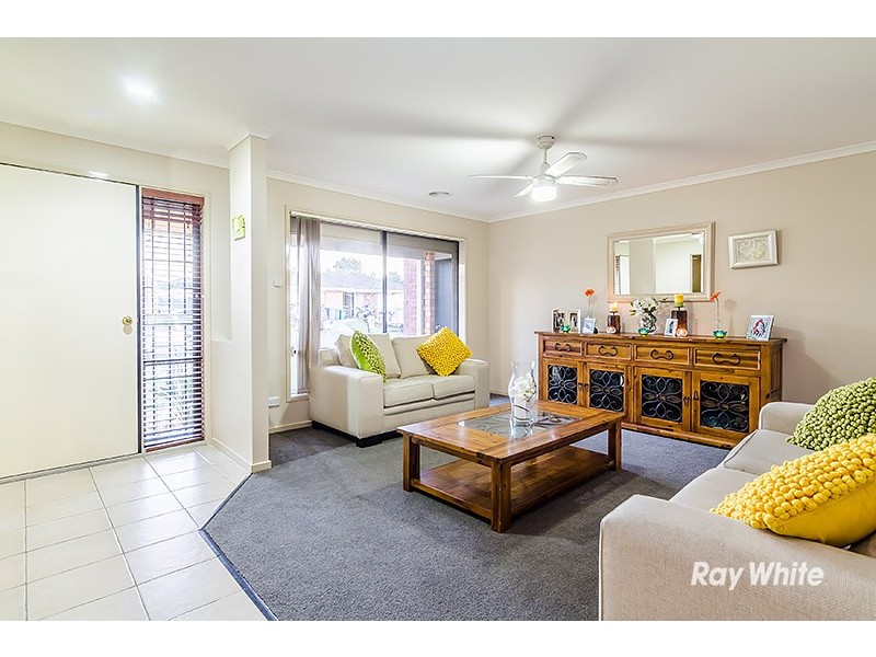 6 Nyarrin Place, Cranbourne West VIC 3977