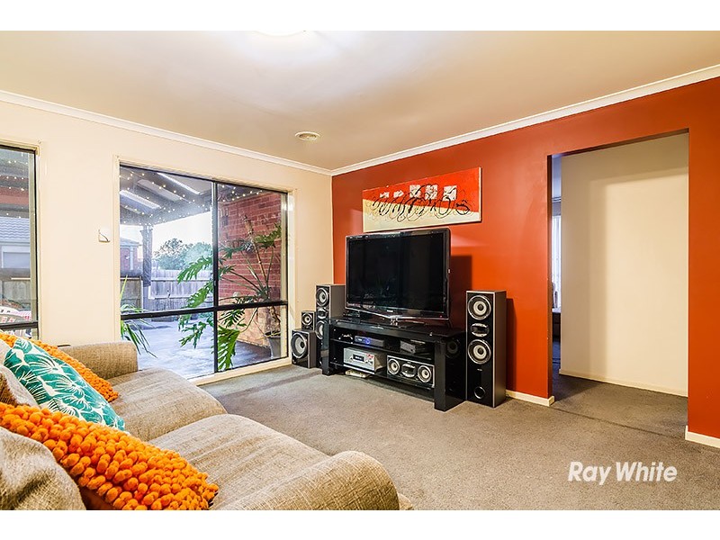 6 Nyarrin Place, Cranbourne West VIC 3977