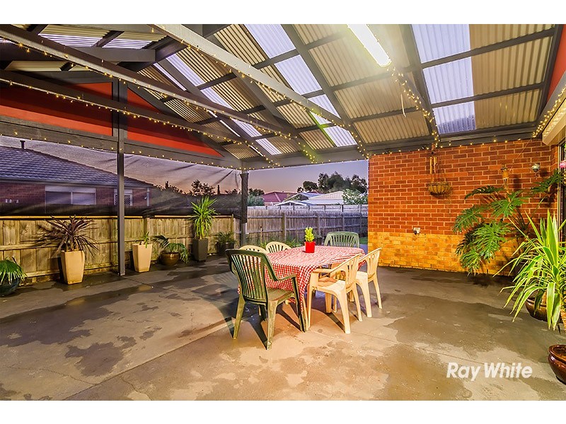 6 Nyarrin Place, Cranbourne West VIC 3977