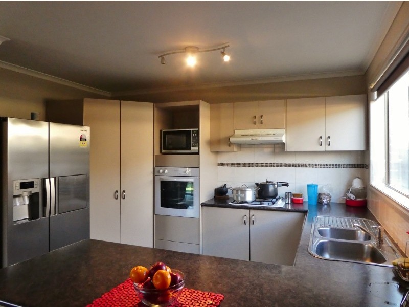 27 Ebony Street, Cranbourne VIC 3977