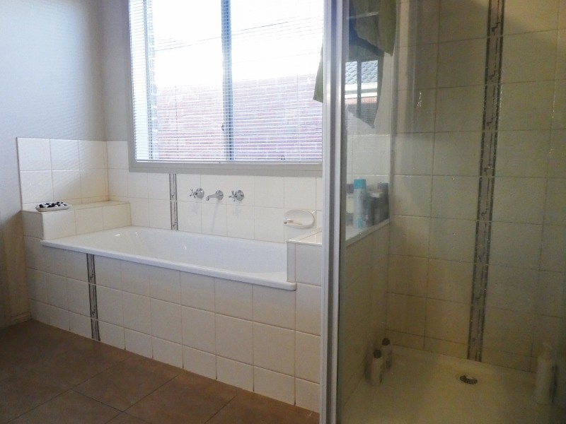 27 Ebony Street, Cranbourne VIC 3977