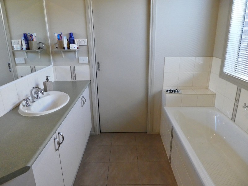 27 Ebony Street, Cranbourne VIC 3977