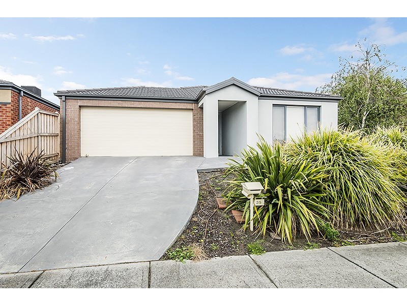 35 Westmoreland Avenue, Cranbourne North VIC 3977