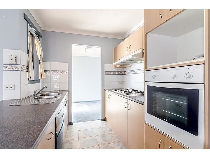 8 Kells Close, Cranbourne East VIC 3977