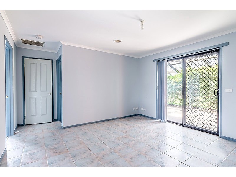 8 Kells Close, Cranbourne East VIC 3977