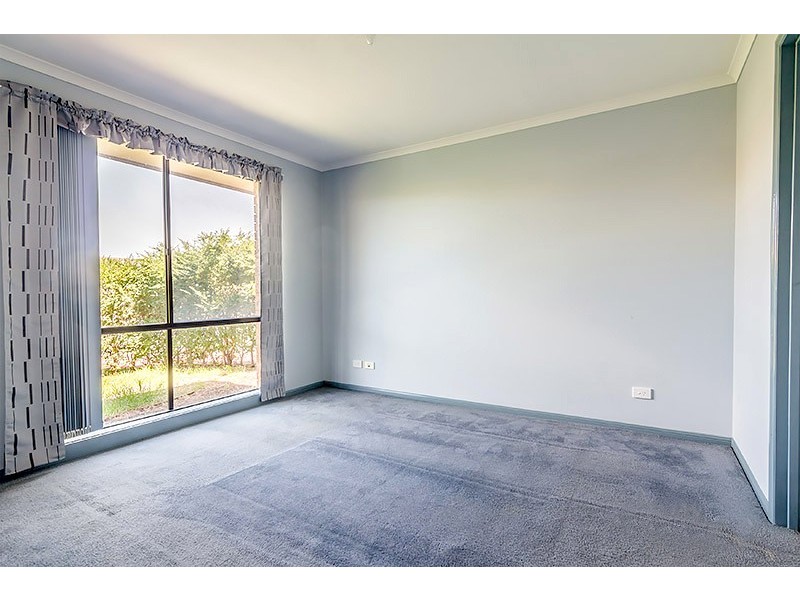 8 Kells Close, Cranbourne East VIC 3977