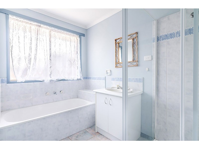 8 Kells Close, Cranbourne East VIC 3977