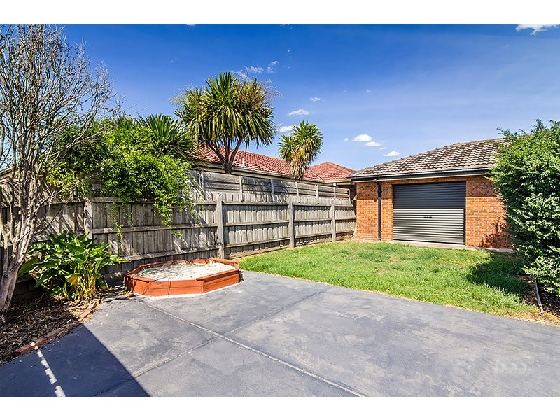 8 Kells Close, Cranbourne East VIC 3977