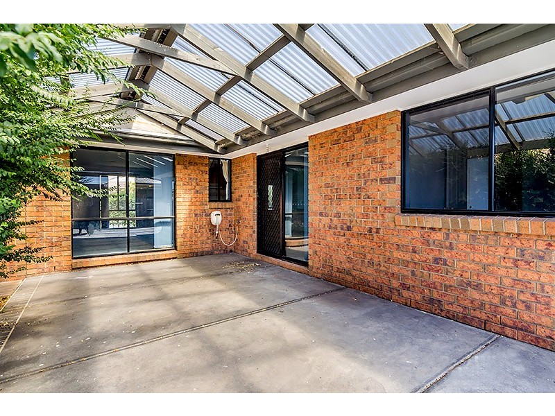8 Kells Close, Cranbourne East VIC 3977