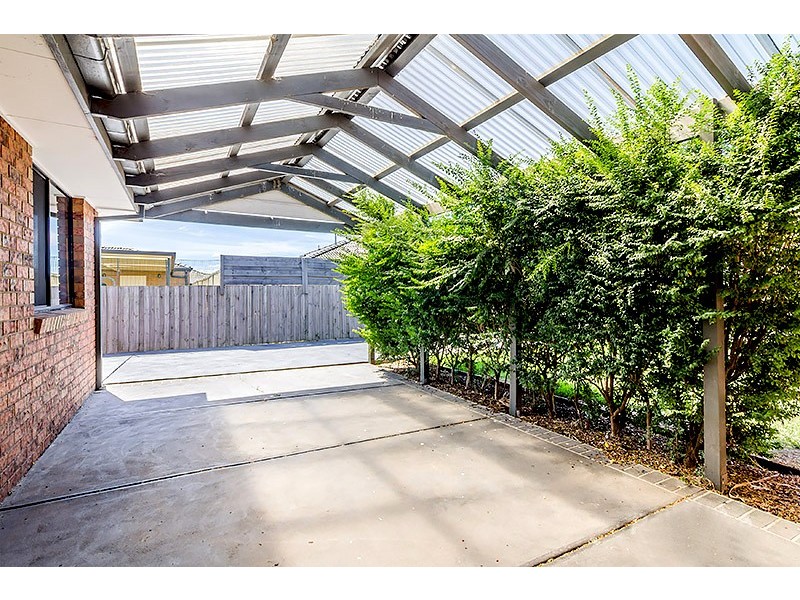 8 Kells Close, Cranbourne East VIC 3977