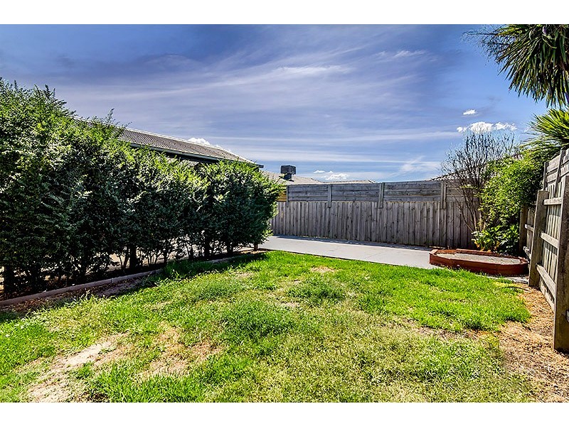 8 Kells Close, Cranbourne East VIC 3977