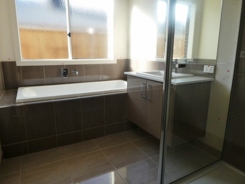 37 Omeara Crescent, Cranbourne East VIC 3977