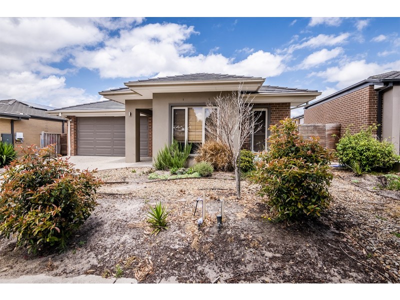 17 White Gum Way, Cranbourne North VIC 3977