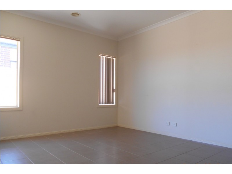 17 White Gum Way, Cranbourne North VIC 3977