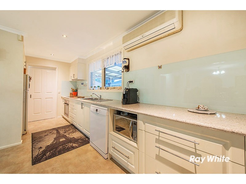 6 Saxonwood Drive, Narre Warren VIC 3805