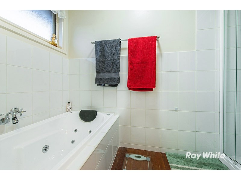 6 Saxonwood Drive, Narre Warren VIC 3805