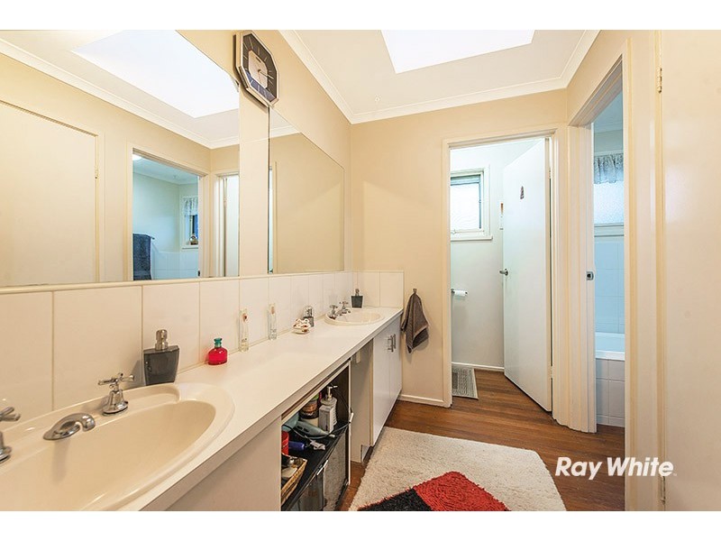 6 Saxonwood Drive, Narre Warren VIC 3805