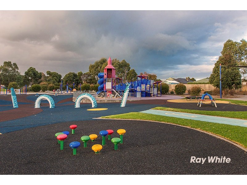 6 Saxonwood Drive, Narre Warren VIC 3805