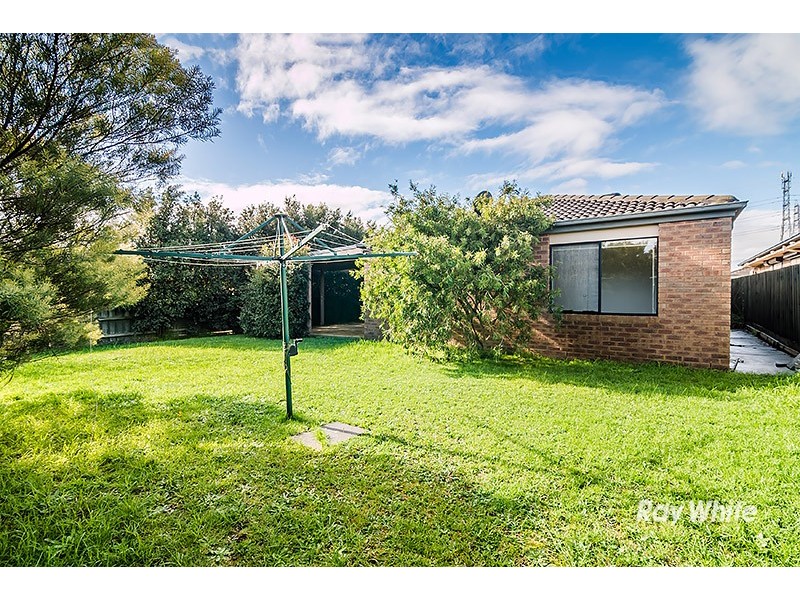 9 Genista Road, Cranbourne West VIC 3977