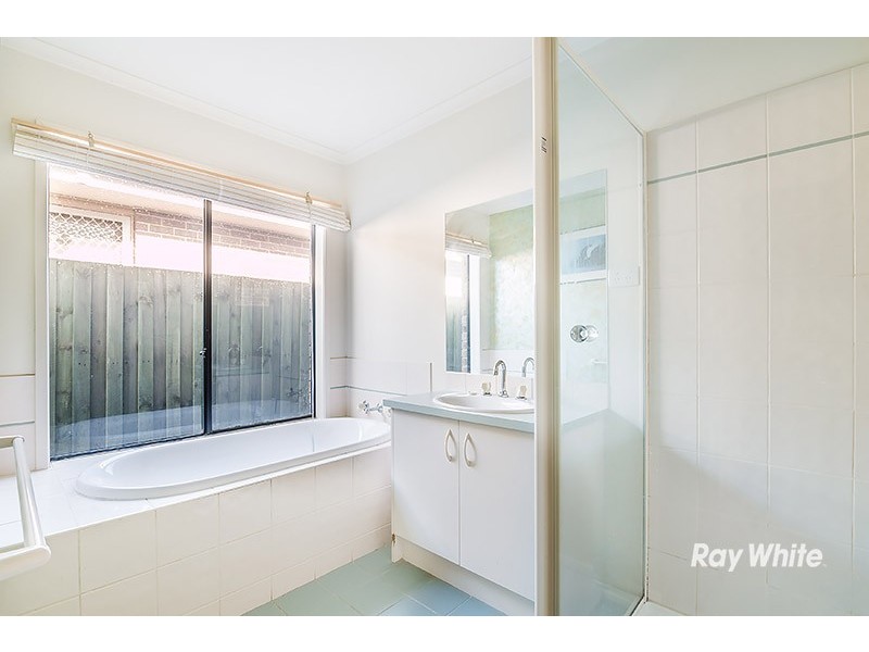 9 Genista Road, Cranbourne West VIC 3977