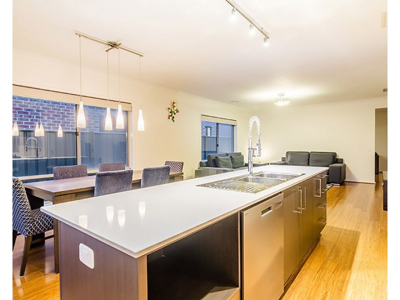 7 Morphetville Street, Clyde North VIC 3978