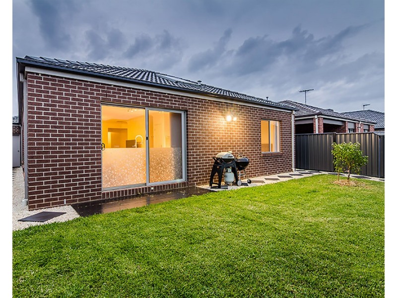 7 Morphetville Street, Clyde North VIC 3978