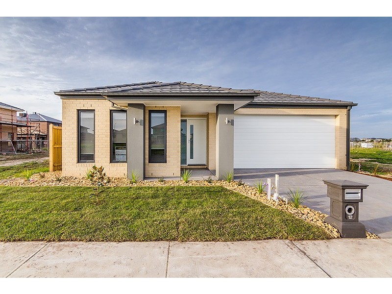 12 Greenslate Street, Clyde North VIC 3978