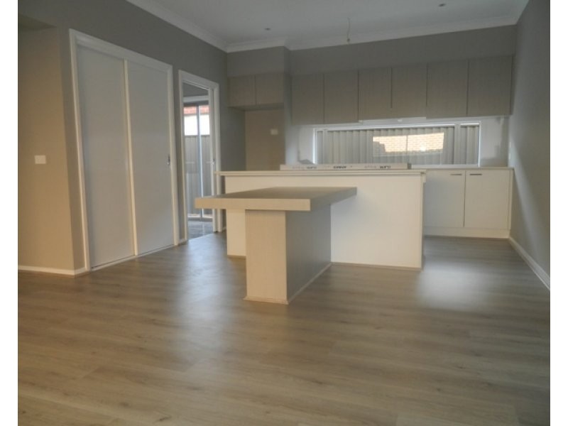 72 Elmslie Drive, Cranbourne East VIC 3977