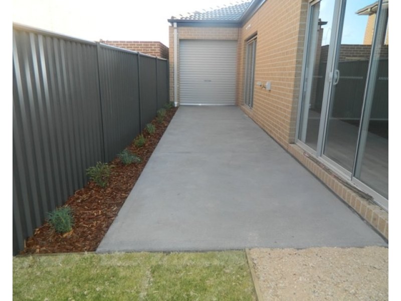 72 Elmslie Drive, Cranbourne East VIC 3977