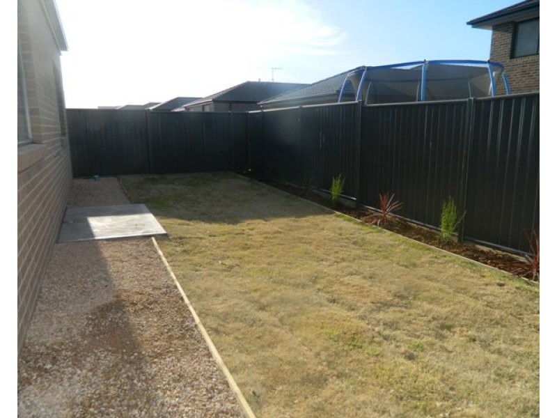 72 Elmslie Drive, Cranbourne East VIC 3977