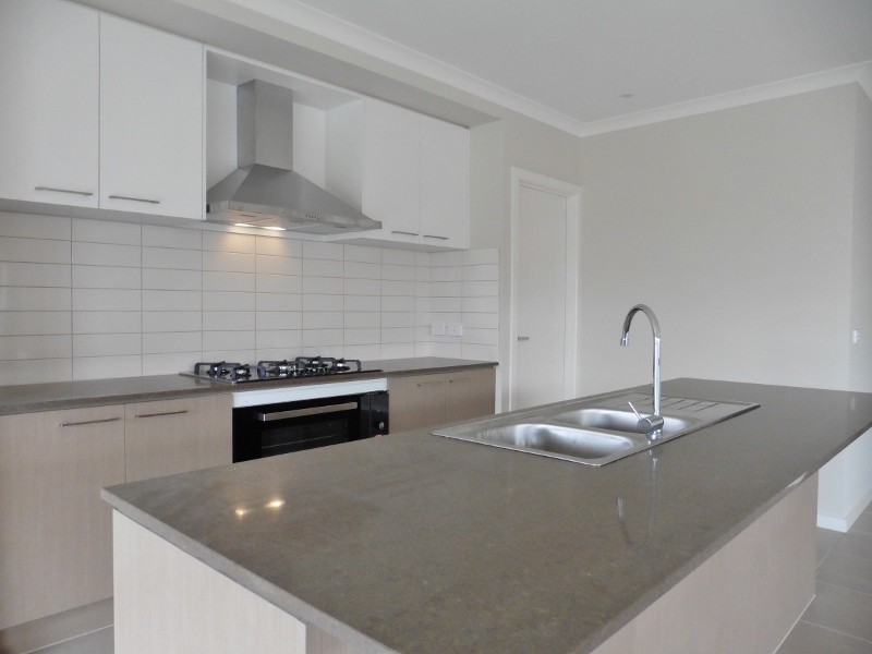 24 Starling Street, Cranbourne East VIC 3977